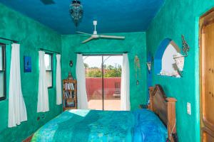 Casa Sueño de Colores bedroom with glass doors to terrace