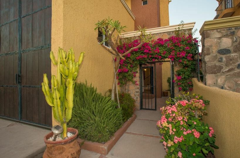 Dream House Near the Sea in Loreto: front walk