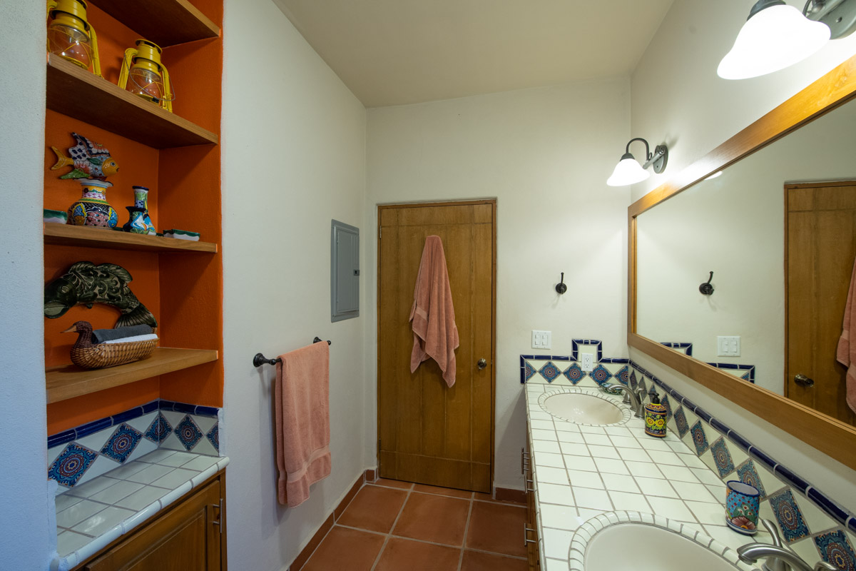 One of a Kind Colonial Home With Pool & Casita in Loreto: Casita bathroom
