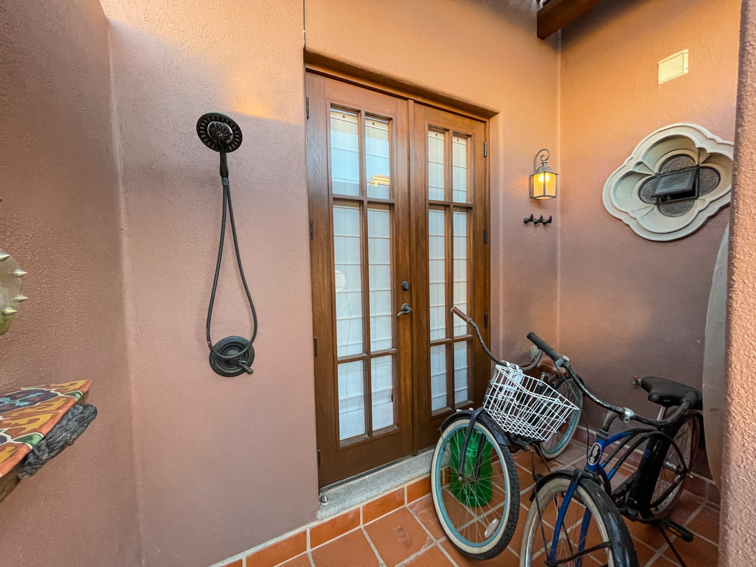 One bedroom casa in Loreto bay great mountain views from terrace: outdoor shower and storage