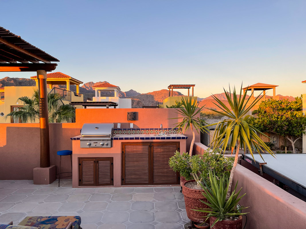 One bedroom casa in Loreto bay great mountain views from terrace: roof terrace bbq