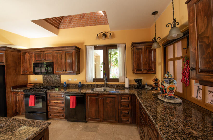 Gorgeous Custom Four Bed/Three Bath Home: gorgeous kitchen with granite counter tops.