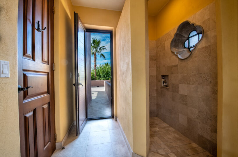 Gorgeous Custom Four Bed/Three Bath Home: guest bed ensuite shower.