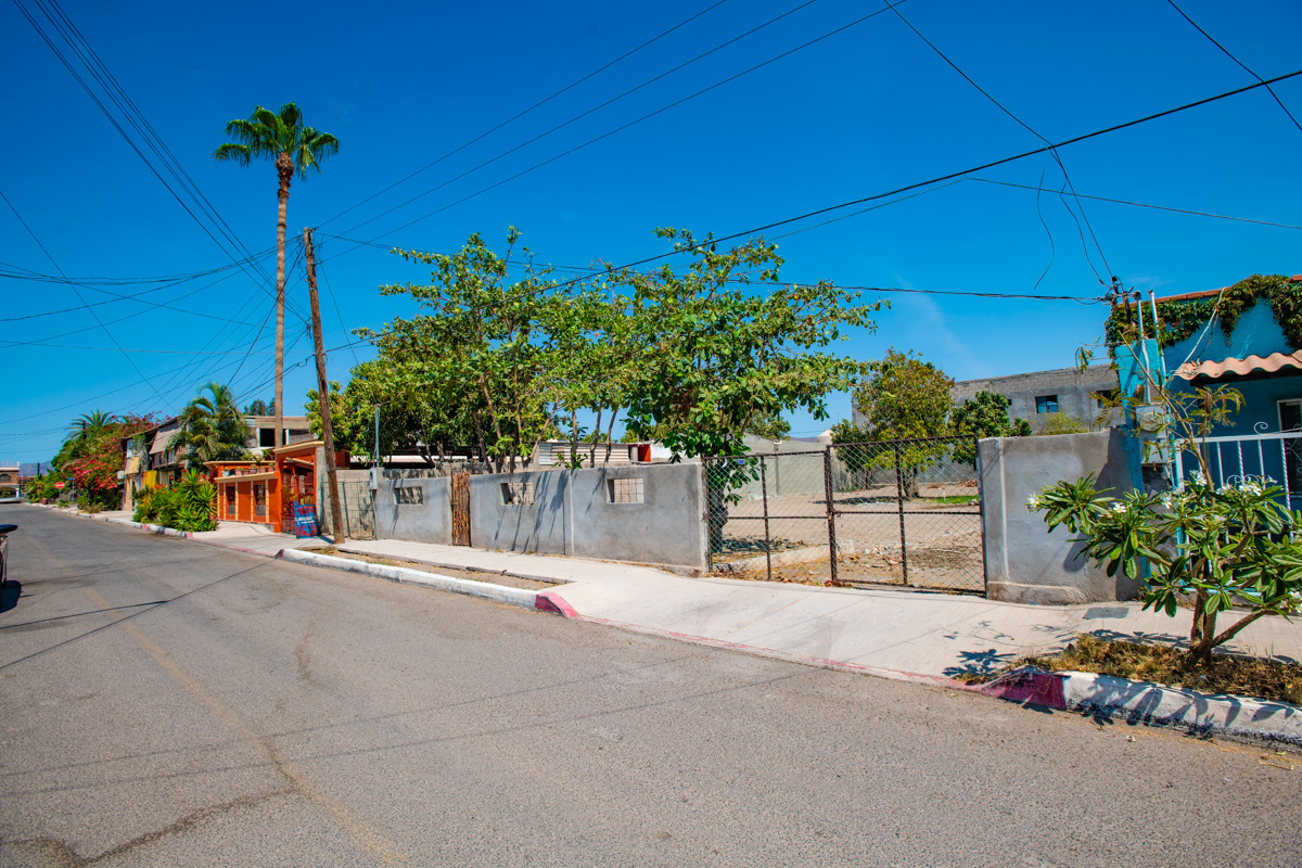 Residential Lot In Quiet Neighborhood: Tapiceros lot neighborhood