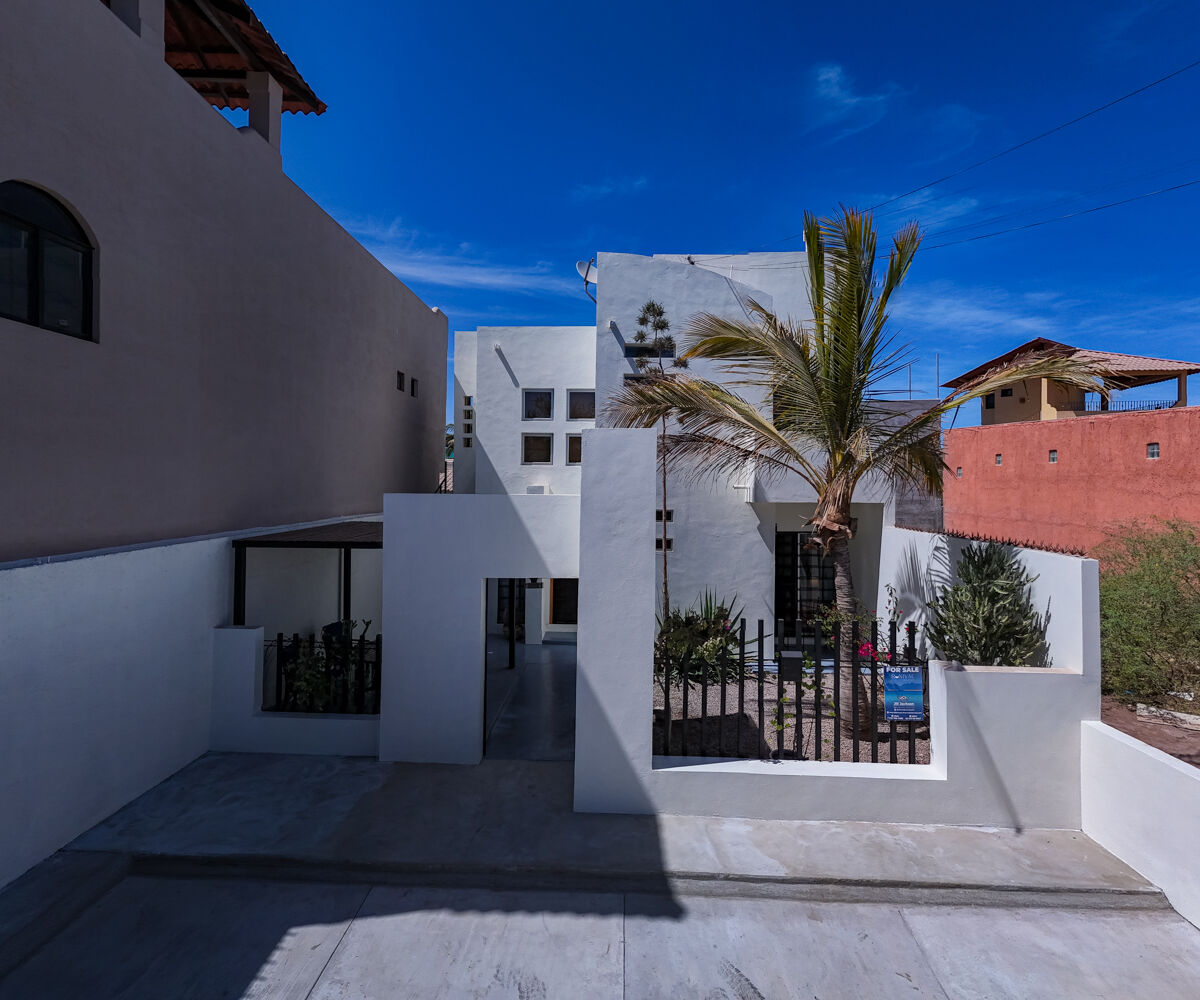 4 Apartment Complex Located Steps From The Beach In Historic Beachside Town Of Loreto, Baja Sur