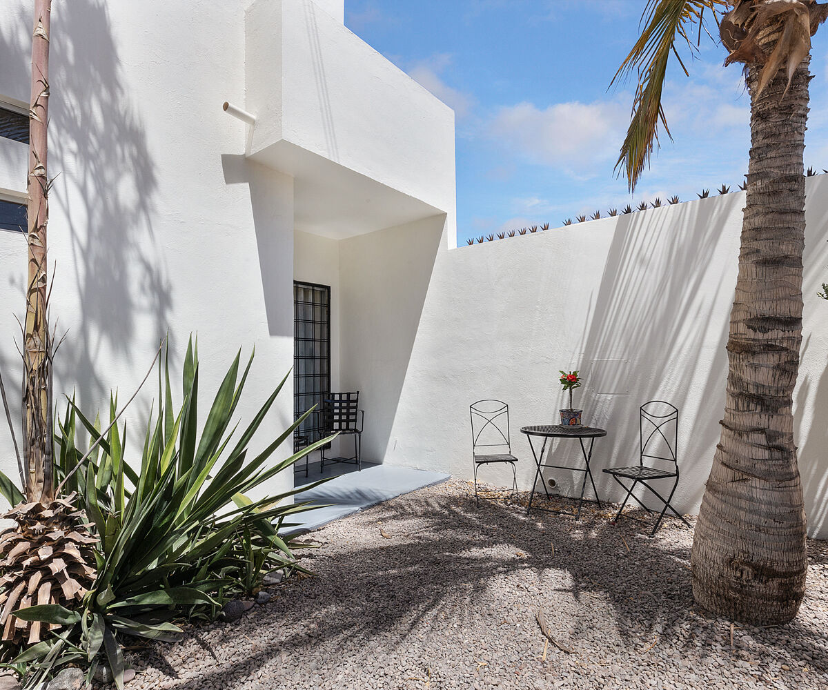 4 Apartment Complex Located Steps From The Beach In Historic Beachside Town Of Loreto, Baja Sur