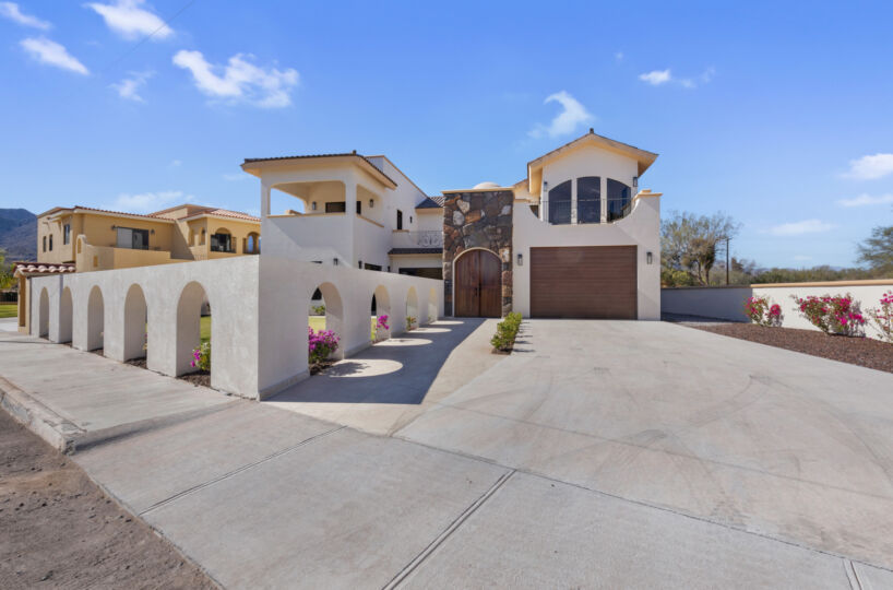 New Luxury Home With Garage And Private Pool In Nopolo, Loreto Bay