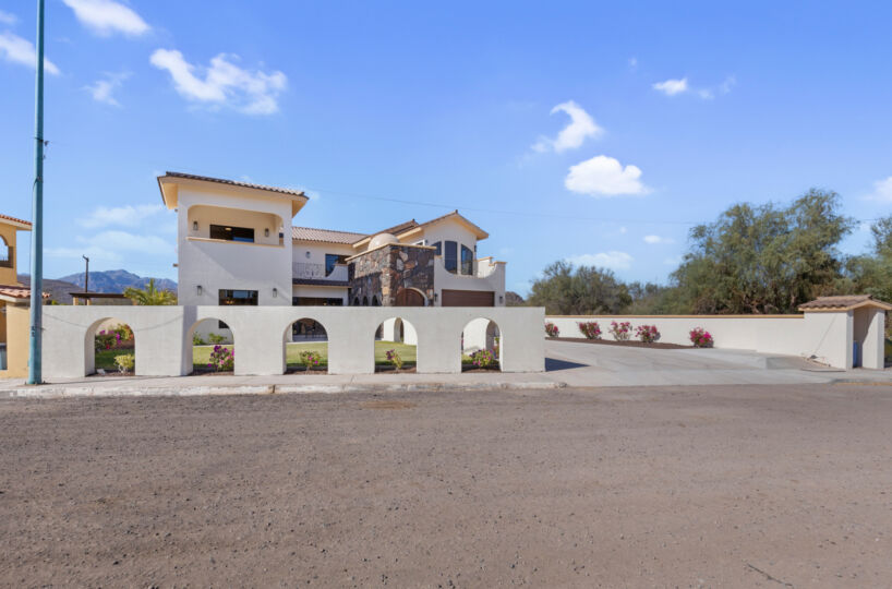 New Luxury Home With Garage And Private Pool In Nopolo, Loreto Bay