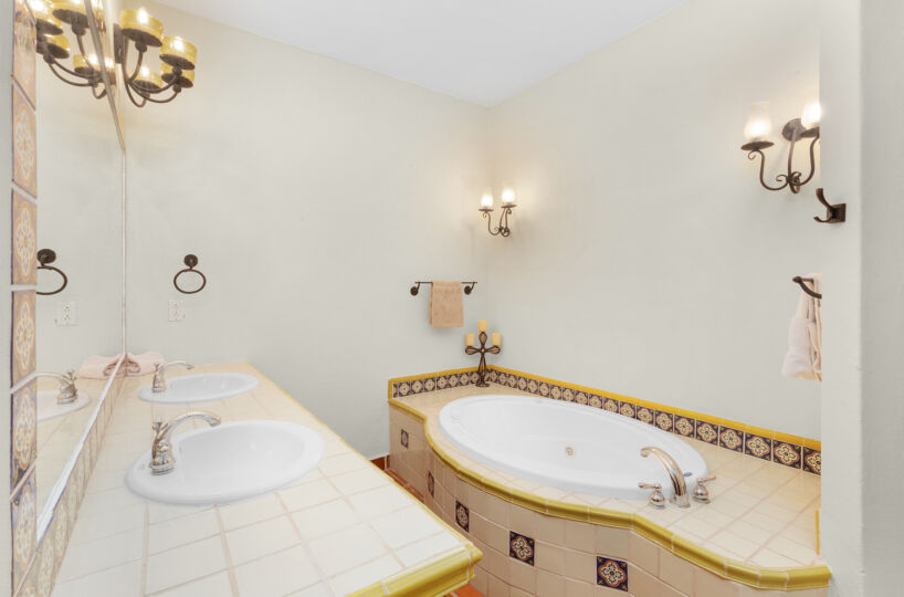 Casa Turquesa At Fn 117: Mision Loreto Properties. Call Today! Mexican Cell 044 613 116 6827 ~ USA cell 530-786-4395