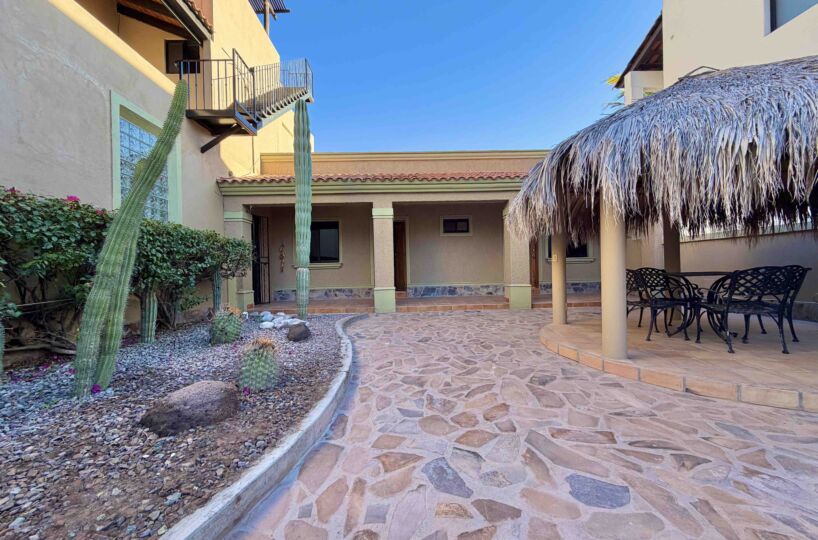 Historic Loreto Home on Rosenda Robles 4BR 5BA Mision Loreto Properties. Call Today! Mexican Cell 044 613 116 6827 ~ USA cell 530-786-4395